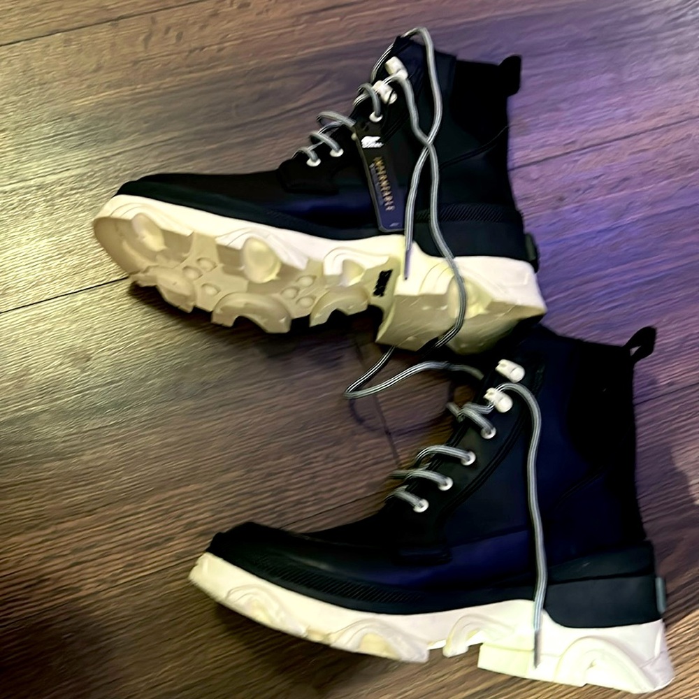 Sorel Brex Black and White Boots Size 8